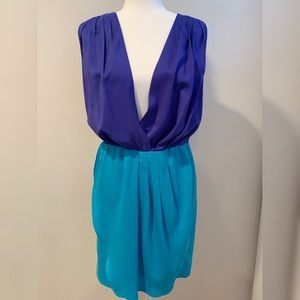 Colorblock blue lowcut dress. Size M. Tulip skirt